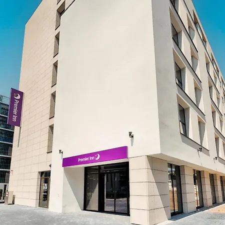 Premier Centre فندق